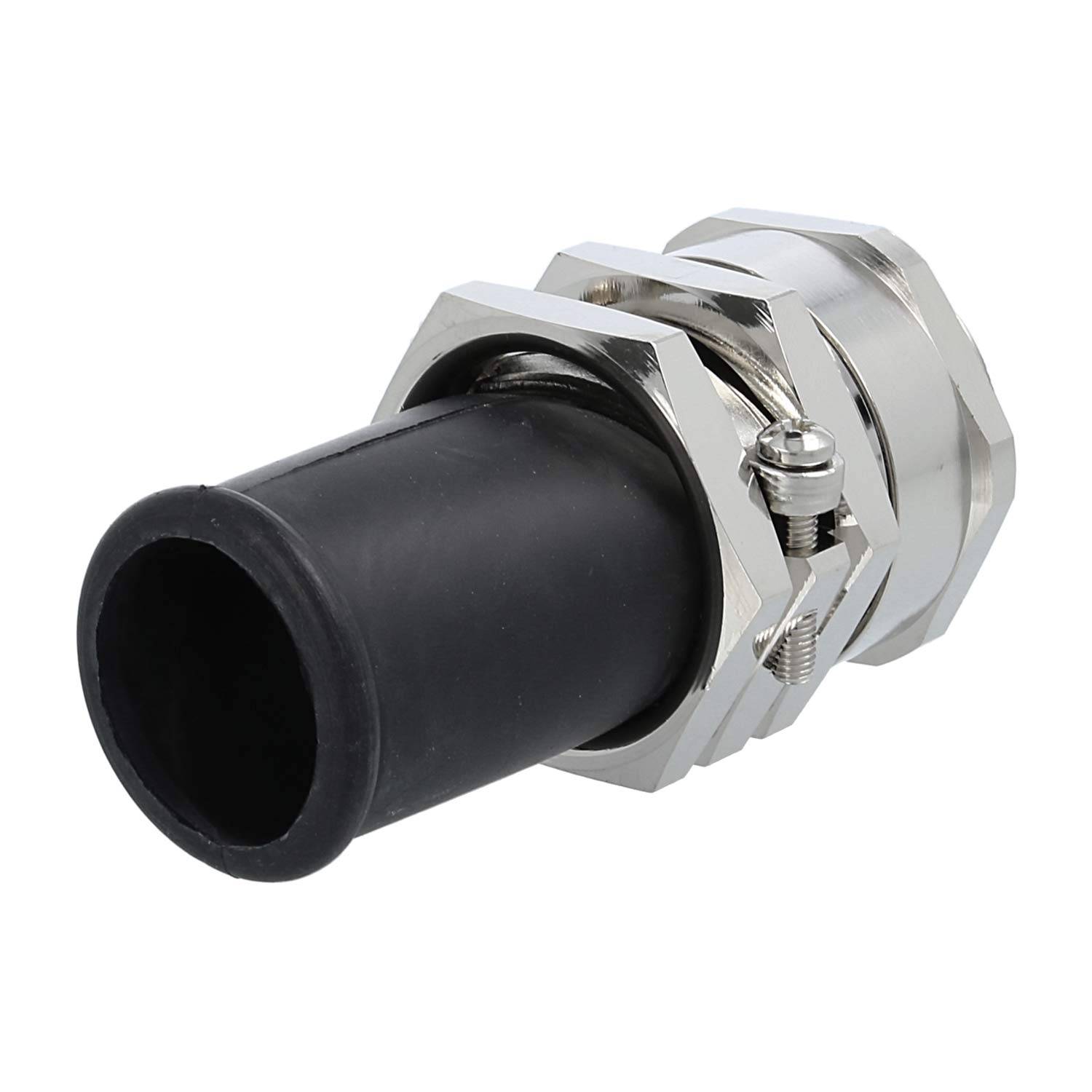 Schwarzer Gummischlauch mit Metallverbinder und sechskantigen Muttern, entworfen für sichere Befestigung, isoliert auf weißem Hintergrund dargestellt.