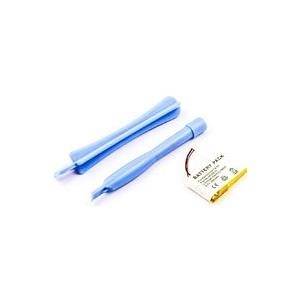 Ein Batteriepaket mit zwei blauen Kunststoffwerkzeugen für Installations- oder Reparaturzwecke.