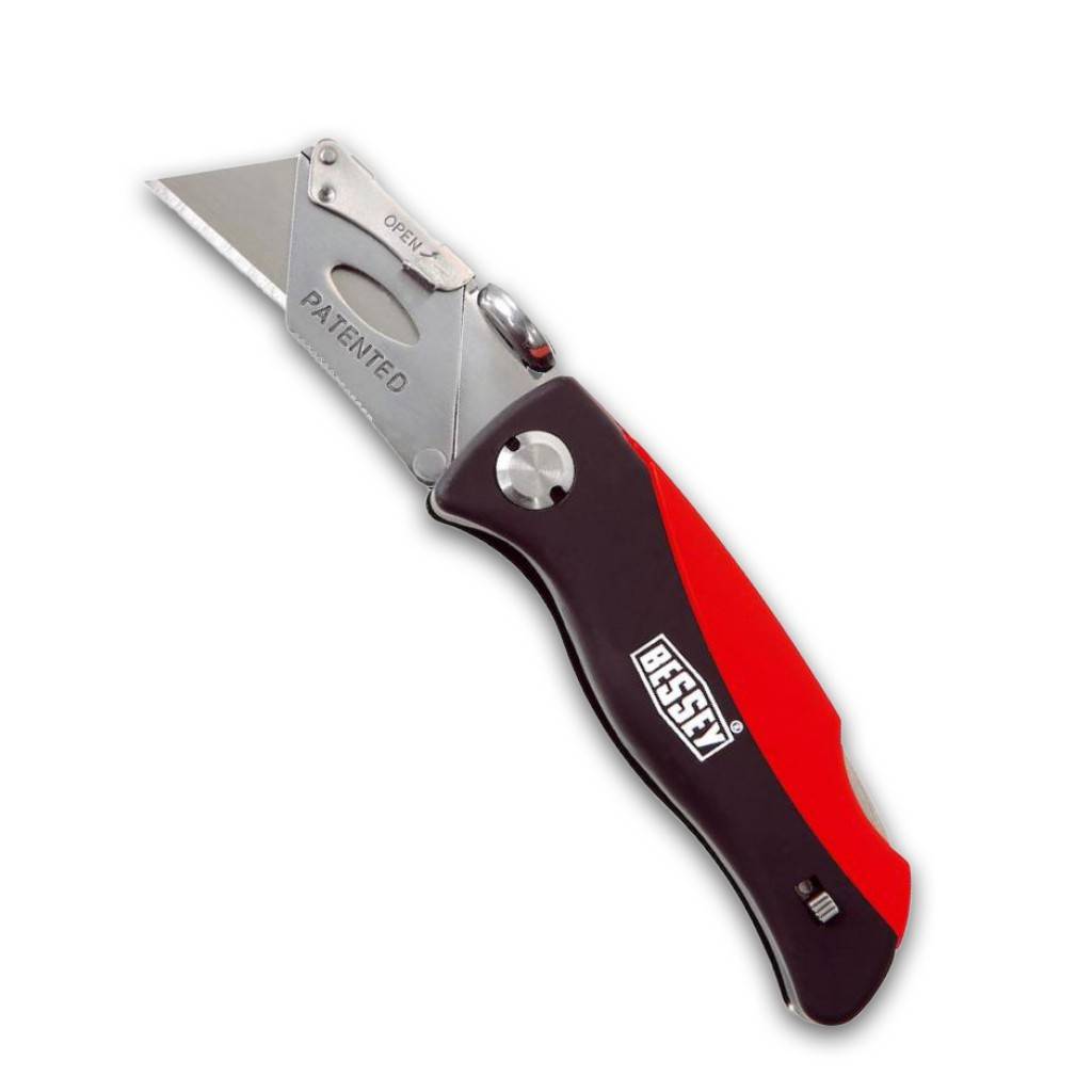 Ein zusammenklappbares Universalmesser mit silberner Klinge und schwarz-rotem Griff mit der Marke „BESSEY