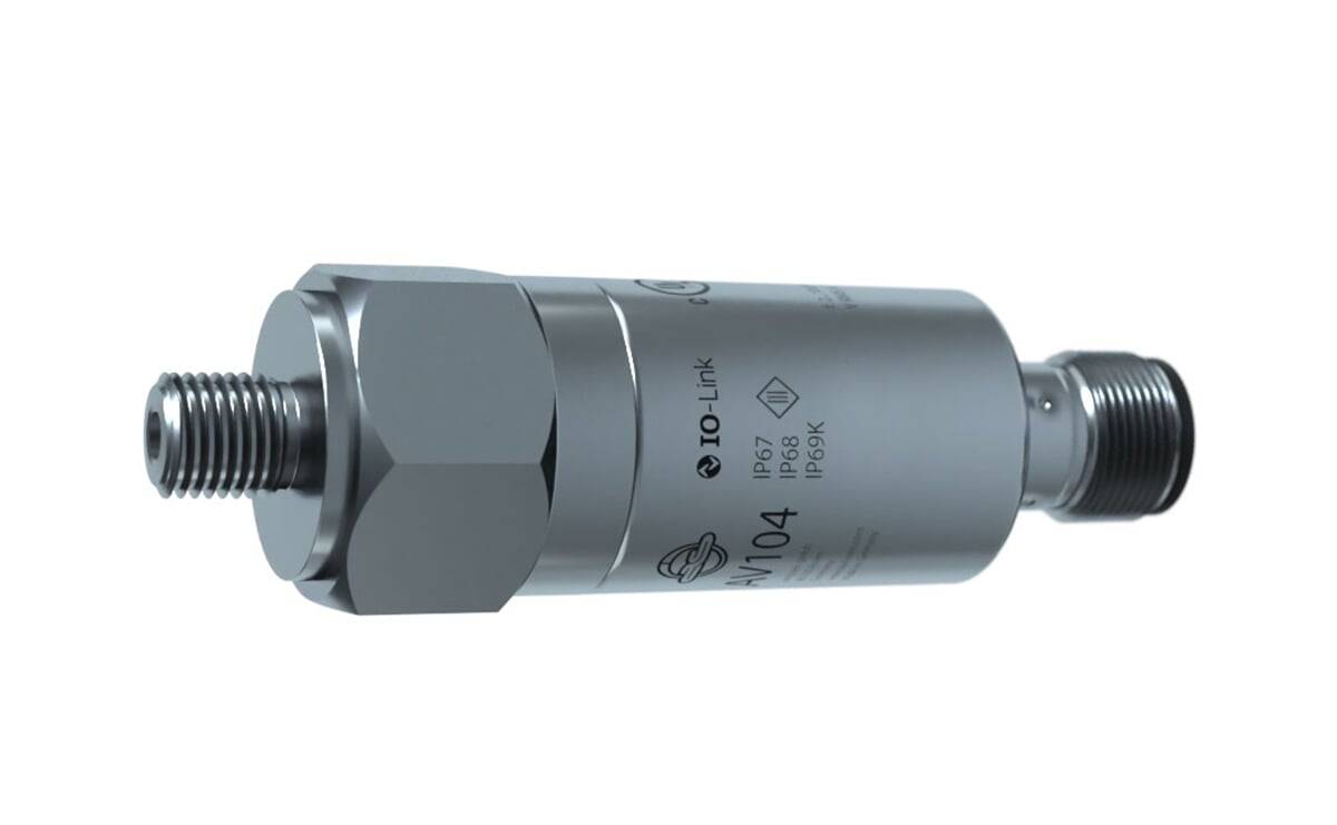 Ein silberner zylindrischer Sensor mit der Bezeichnung 'IO-Link' und den Schutzarten IP67, IP68 und IP69K, was einen hohen Schutz gegen Staub und Wasser anzeigt.