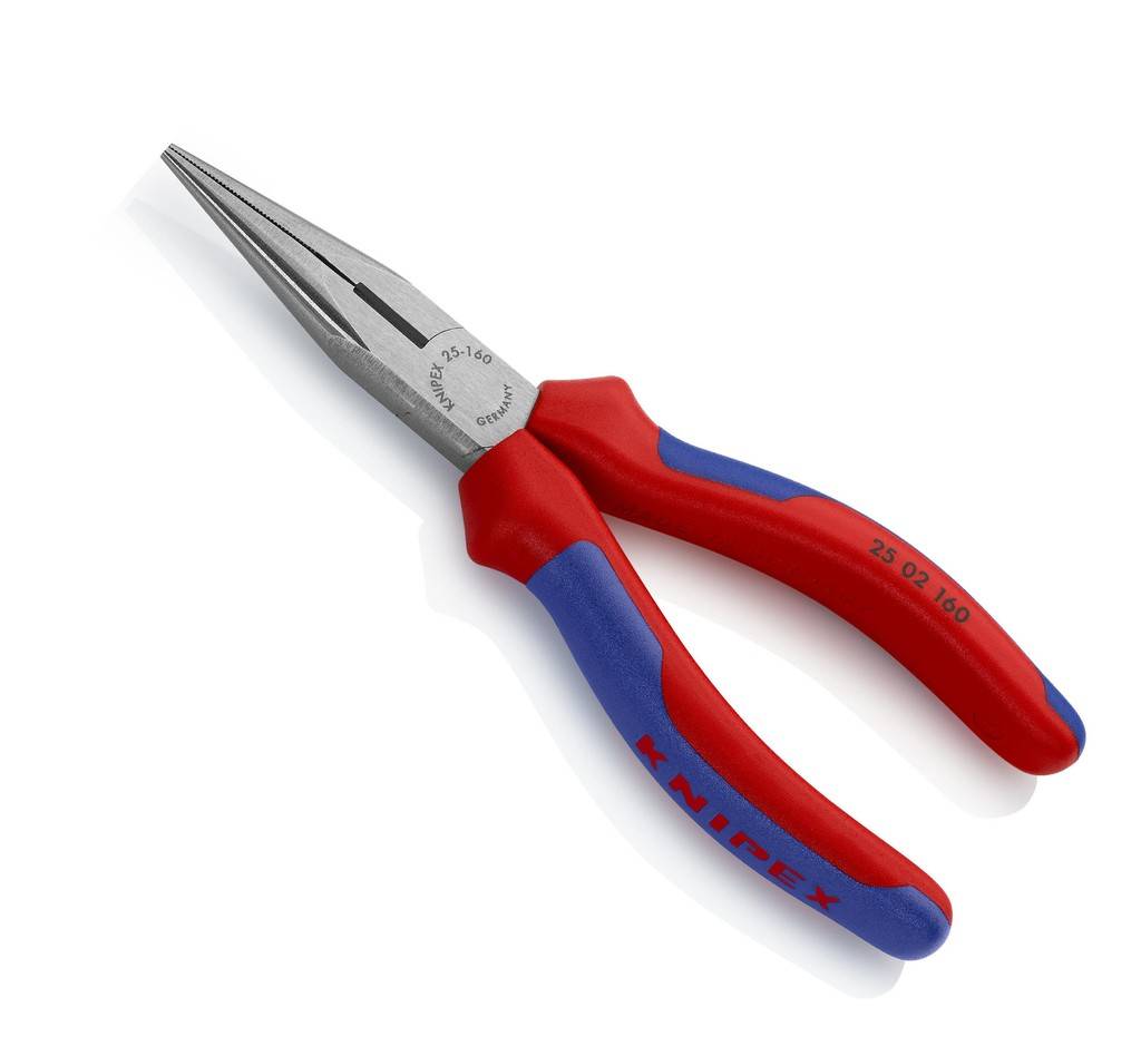 Rote und blaue Langzange mit Metallbacken, auf weißem Hintergrund abgebildet.