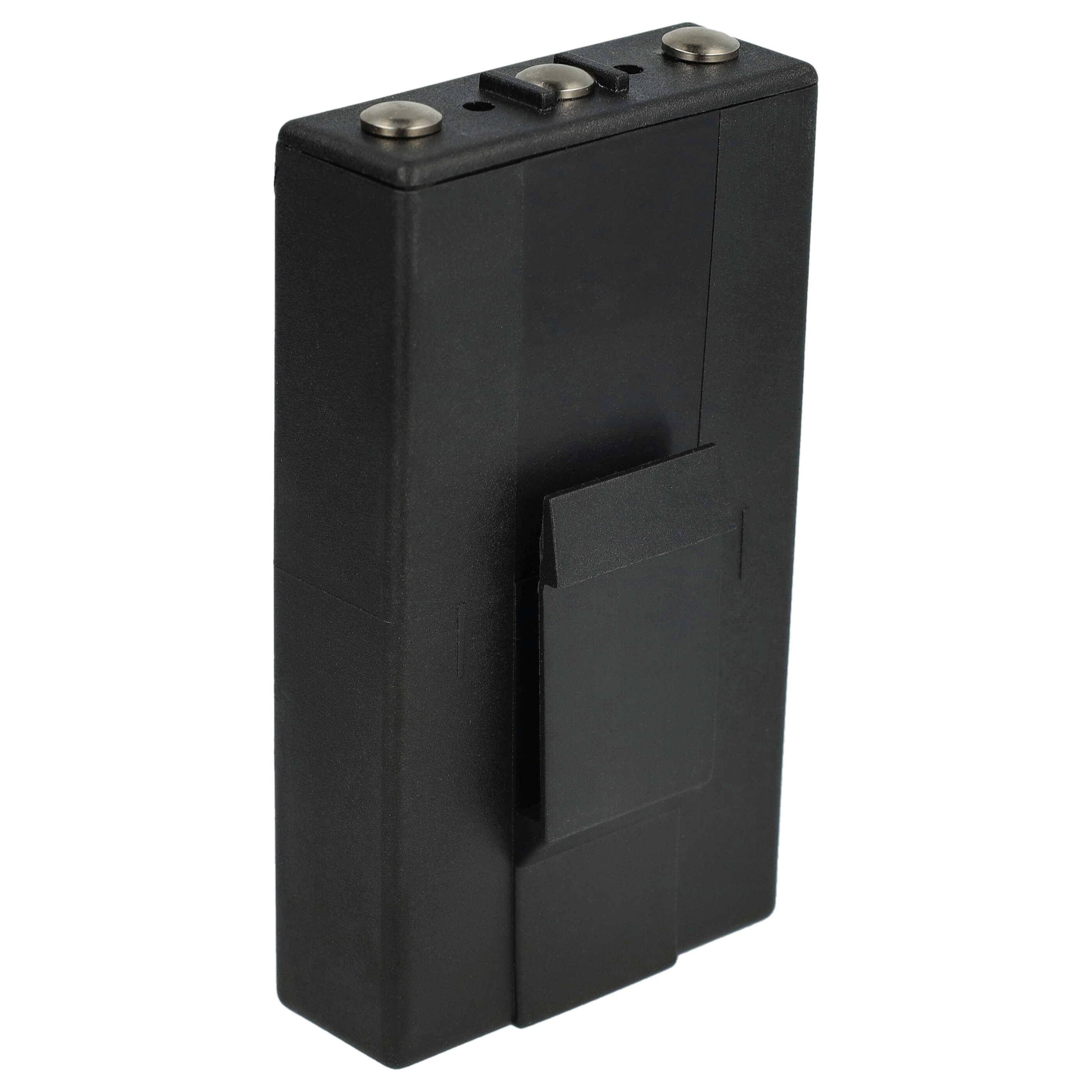 Eine schwarze 9-Volt-Batterie mit sichtbaren Anschlüssen auf der Oberseite.