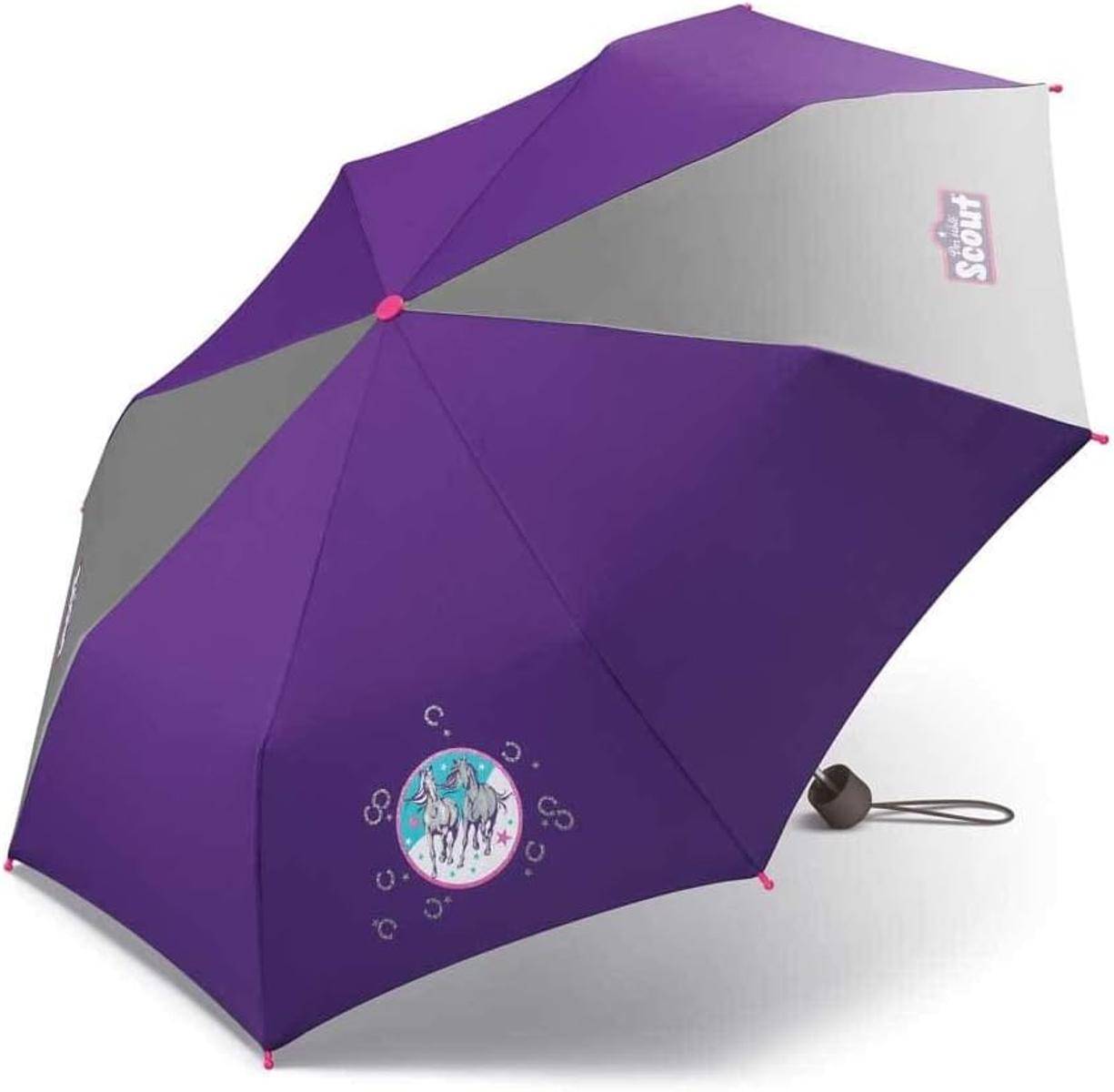 Lila Regenschirm mit grauem Panel, der ein Cartoon-Einhorn-Design und ein 'Club Scout' Logo trägt. Brauner Griff mit Handschlaufe.