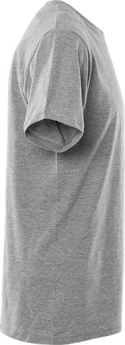 Nahaufnahme des Ärmels eines grauen T-Shirts, die Gewebetextur und Nahtdetails hervorhebt.