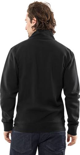 Eine Person, von hinten gesehen, trägt eine schwarze Jacke.