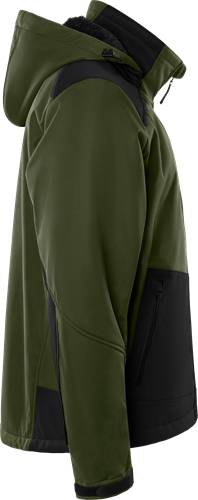 Grüne Jacke mit einer schwarzen Reißverschlusstasche an der Seite, die Details des Ärmels und der Seitennaht zeigt.