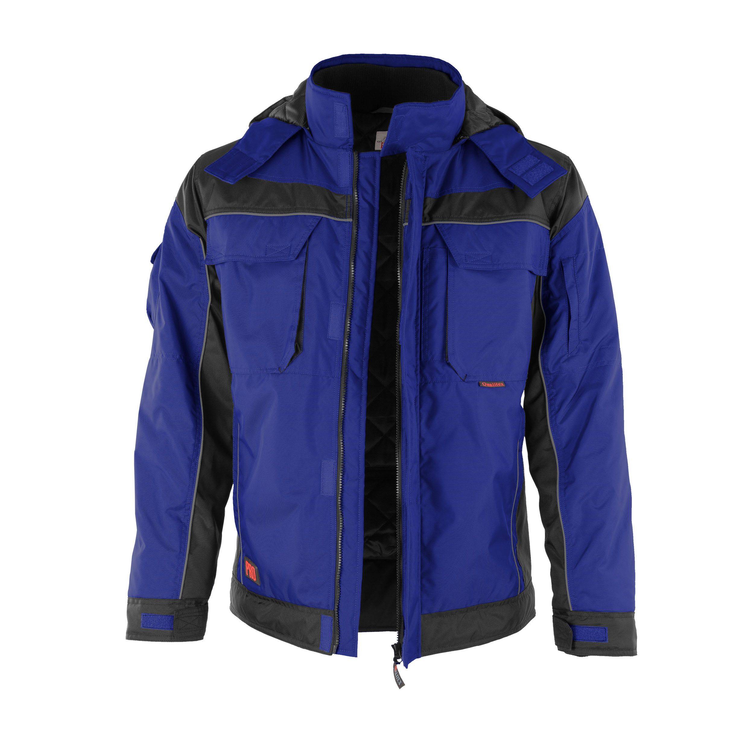 Eine blaue und schwarze Outdoor-Jacke mit mehreren Taschen, verstellbaren Ärmelbündchen und einem Reißverschluss vorne, die für kaltes Wetter konzipiert ist.