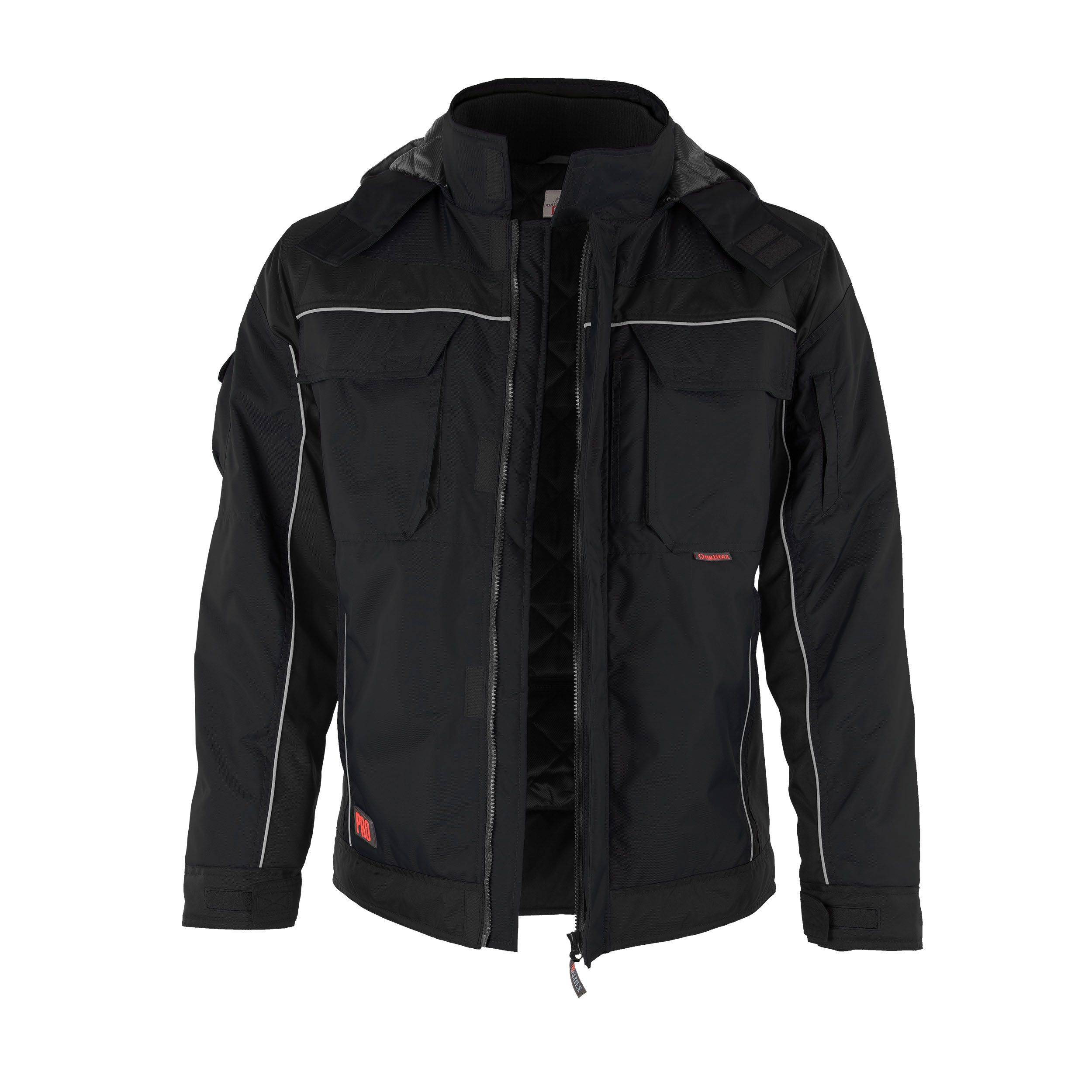 Eine schwarze Kapuzenjacke mit weißen Paspelierungen an der Vorderseite und an den Taschen, die vor einem weißen Hintergrund präsentiert wird.