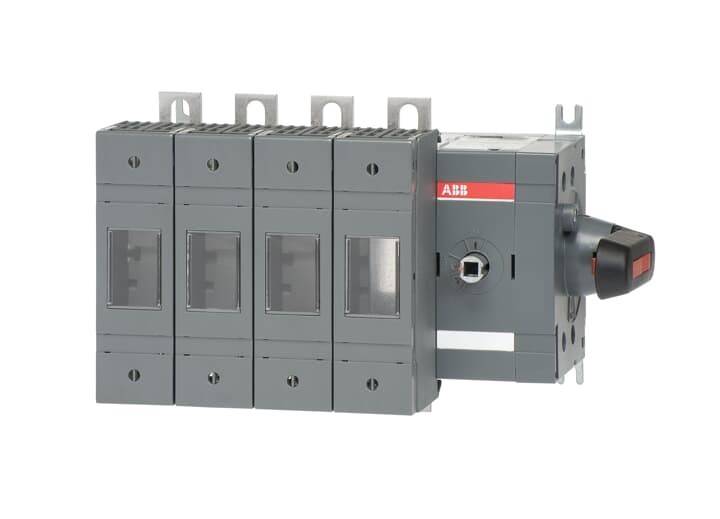 Ein Vier-Pol-Trennschalter mit Drehgriff, grauem Gehäuse und sichtbaren Innenkomponenten, der zur elektrischen Isolation in Schaltkreisen verwendet wird.