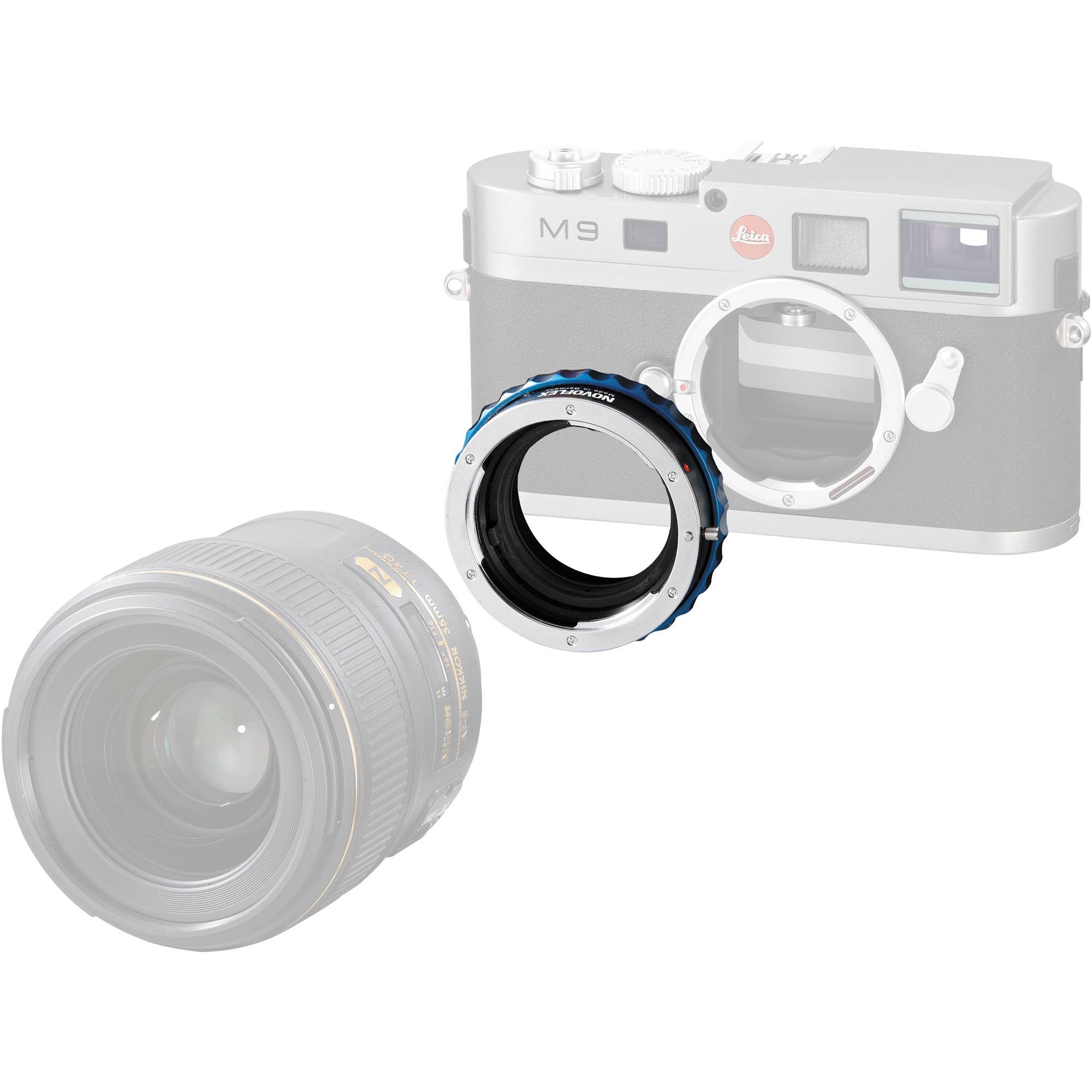 Adapterring für Kameraobjektiv, der zwischen einem Objektiv und einem Leica-M9-Kameragehäuse zentriert angebracht ist und zeigt, wie der Adapter das Objektiv mit der Kamera verbindet.