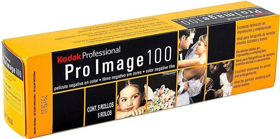 Kodak Professional Pro Image 100 Farbnegatvfilm-Packung mit 5 Rollen, gezeigt in gelb-schwarzer Verpackung mit Beispielfotos.