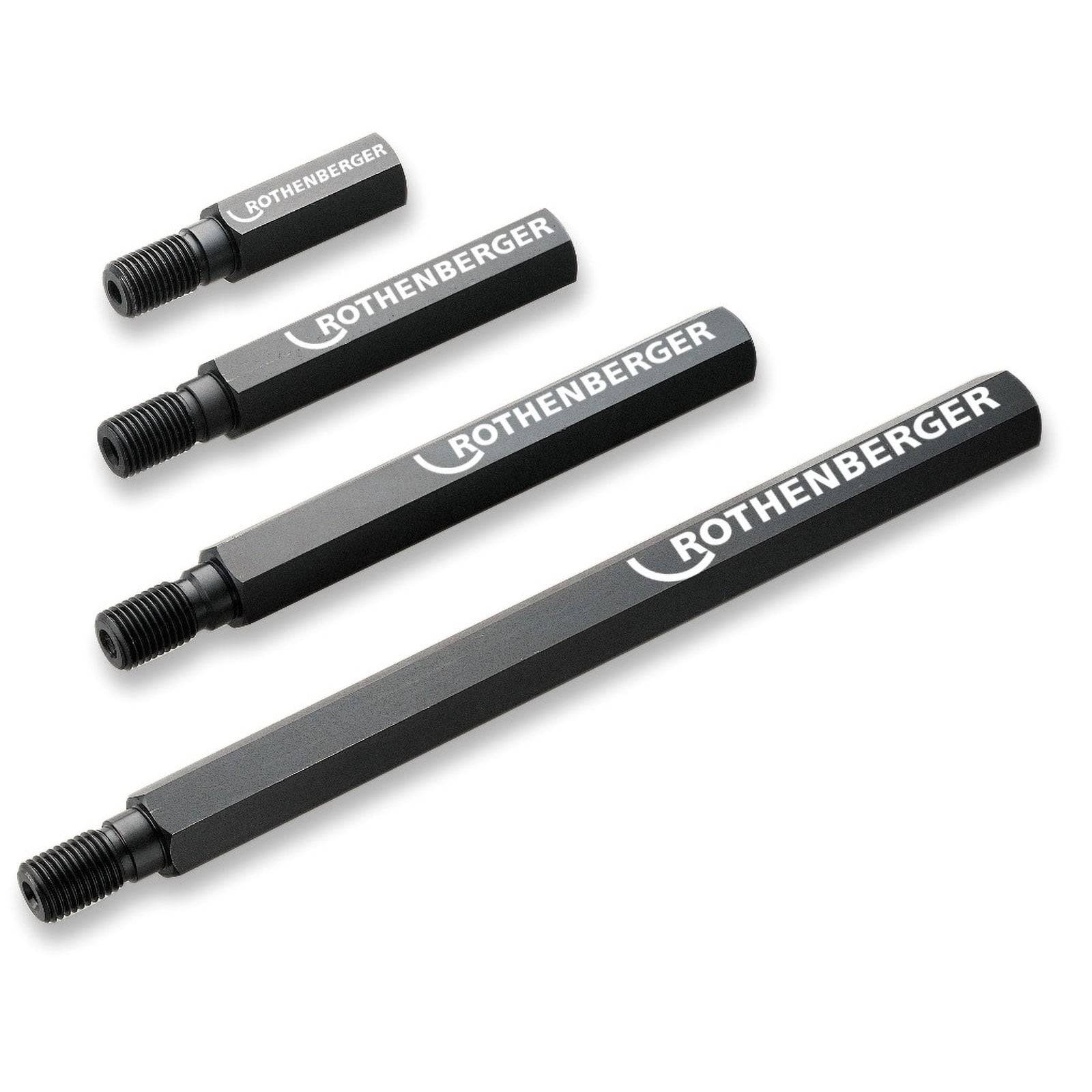 Vier schwarze Rothenberger Verlängerungsadapter unterschiedlicher Längen, jeweils mit Gewinde, in aufsteigender Reihenfolge von kleinsten zum größten angeordnet.