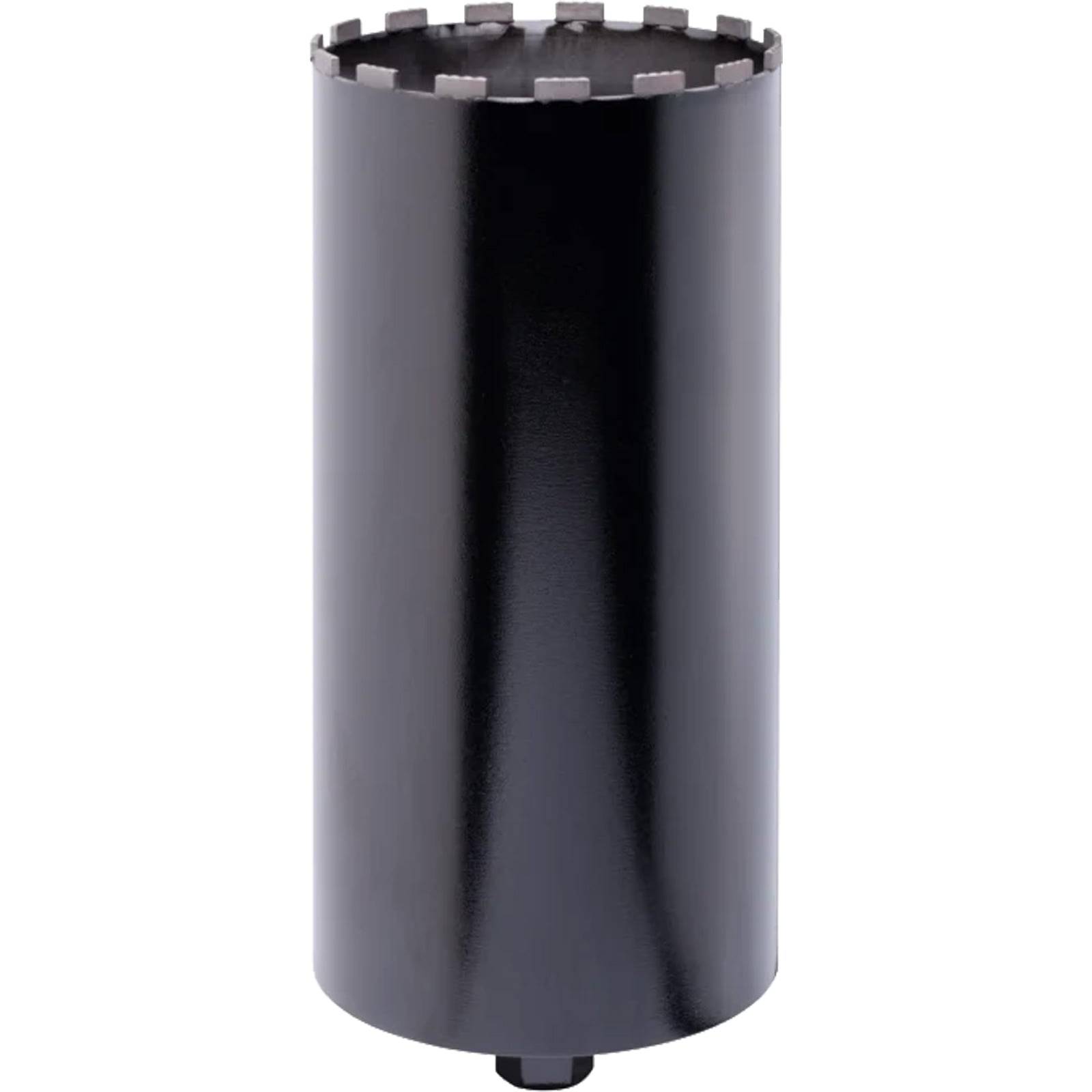 Ein zylindrischer Bohrkern mit schwarzer Beschichtung und gezähntem Rand zum Bohren in Beton oder Mauerwerk.