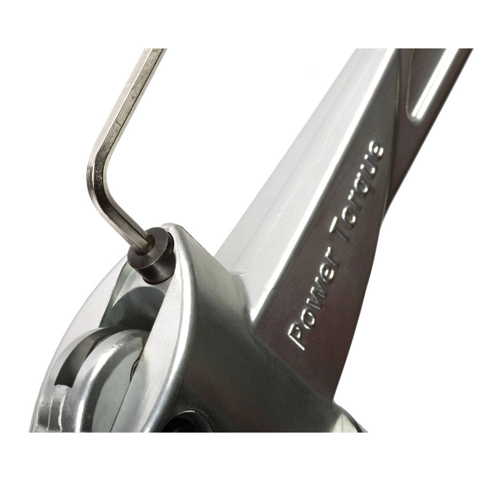 Ein silberner Fahrradkurbelarm der Marke 