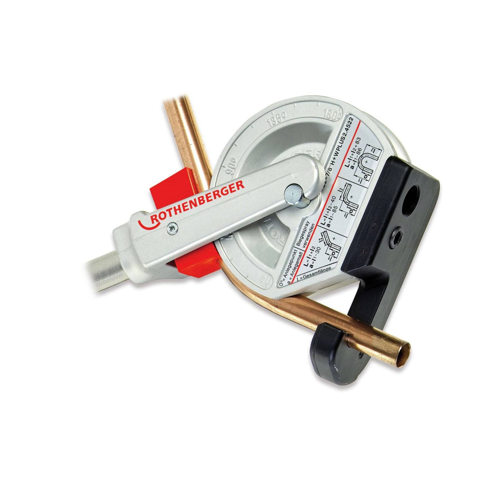 Ein Rothenberger-Rohrbiegewerkzeug mit einer Kupferrohrleitung, das Winkelmarkierungen und eine Führung für präzises Biegen aufweist.