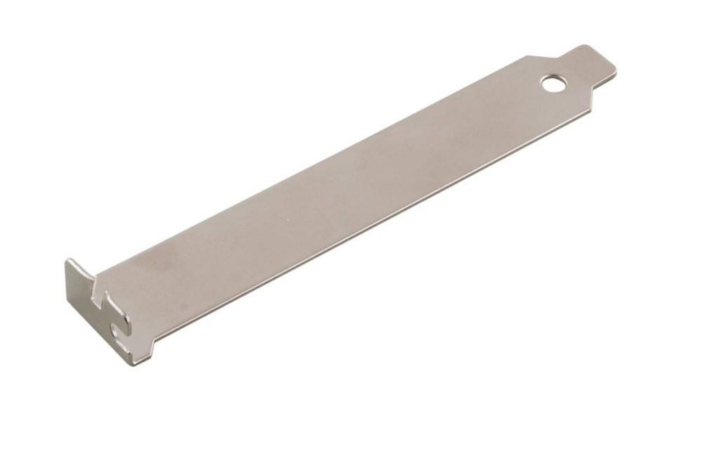 Eine schlanke, rechteckige, metallische Halterung mit Löchern an beiden Enden. Verwendet zur Unterstützung von Computerkomponenten oder zum Befestigen von Hardware.