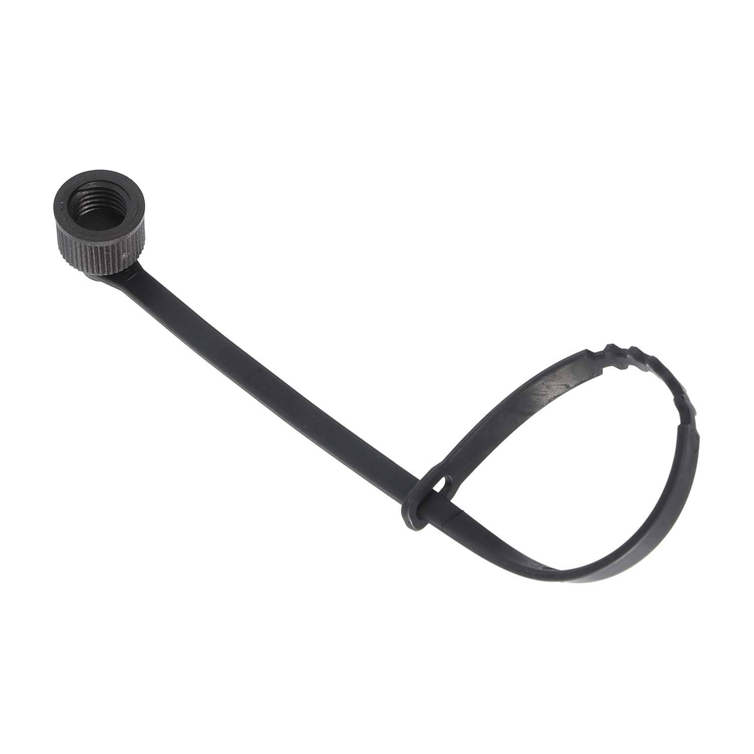 Ein schwarzer Gummistaubschutzkappe mit angebrachtem Riemen, entwickelt für einen Panelmontage-Stecker, gezeigt vor einem einfachen weißen Hintergrund.