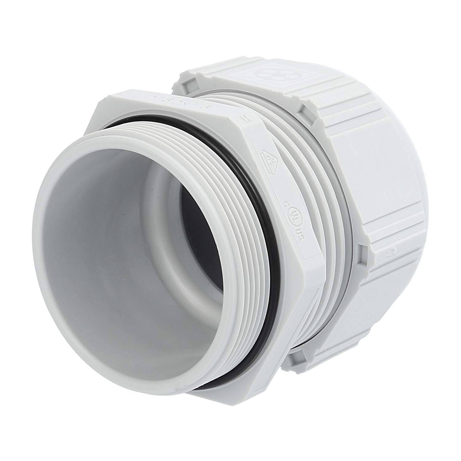 Ein weißer Kunststoffrohrverbinder mit Gewinde, in Profilansicht gezeigt, wird in der Sanitärtechnik oder für elektrische Rohre verwendet und hat eine gerippte Außenseite zum besseren Greifen.