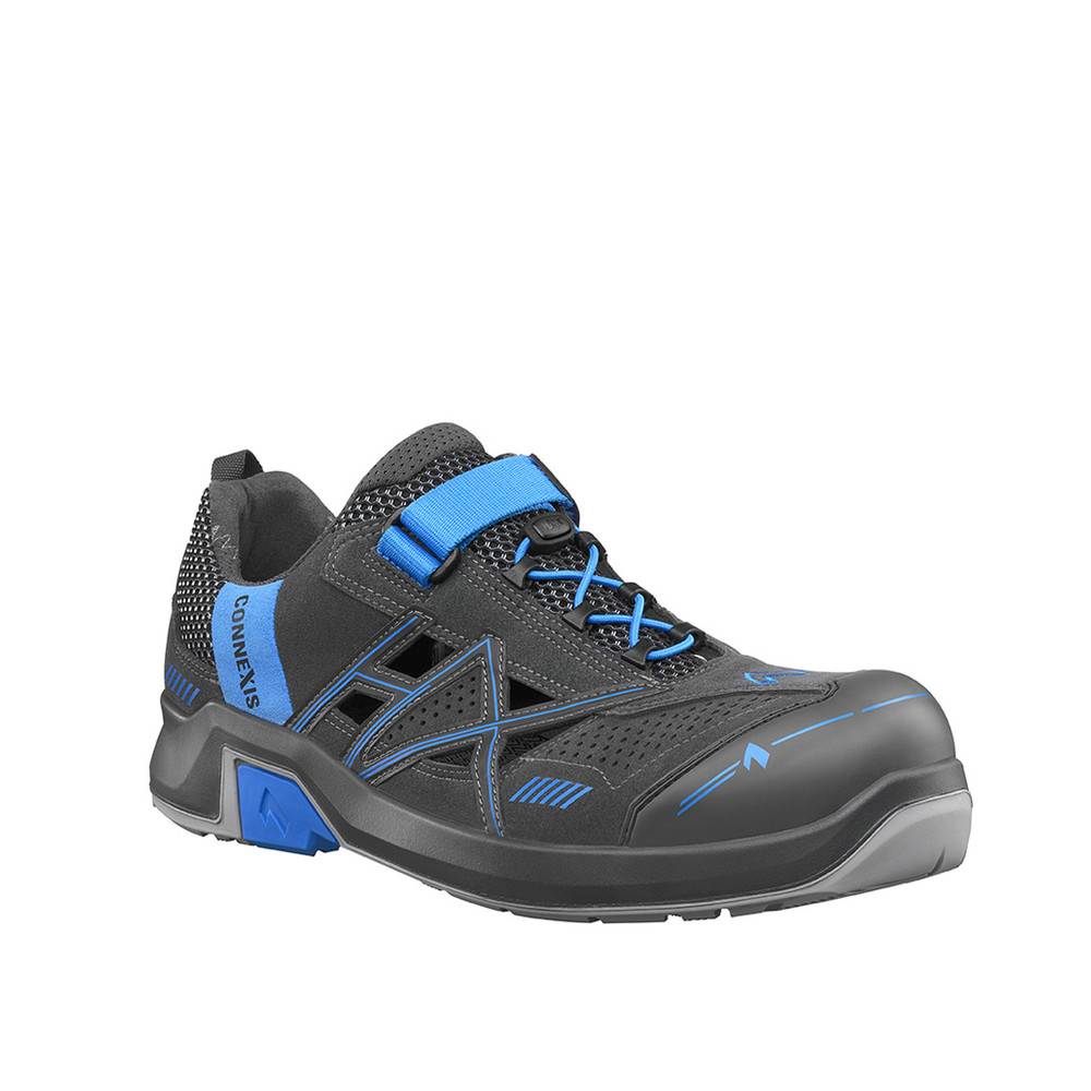 Ein schwarzer und blauer Sicherheitsschuh mit verstärkter Zehenpartie, ausgestattet mit einer Belüftungsdesign und einer strukturierten rutschfesten Sohle, geeignet für industrielle Anwendungen.