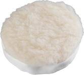 Ein weißes, flauschiges Wollkissen, das wie eine weiche, runde Wolke aussieht, von oben auf einem einfarbigen Hintergrund abgebildet.