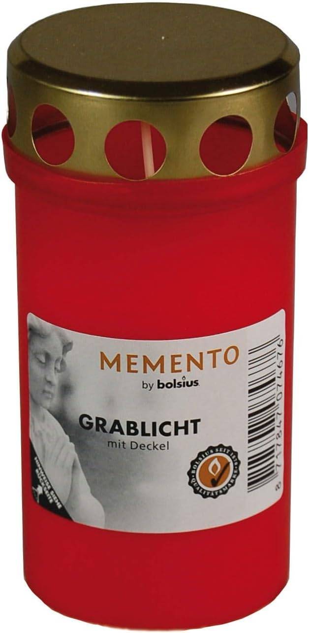 Rote Gedenkkerze mit goldenem Deckel und Etikett mit der Aufschrift „MEMENTO by bolsius