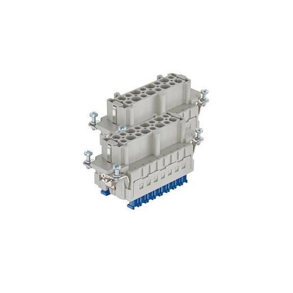 Ein grauer, stapelbarer industrieller elektrischer Verbinder mit mehreren Schlitzen und blauen Kontakten, gesichert durch Metallschrauben an den Seiten für die Paneelmontage.