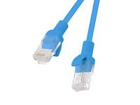 Blaues Ethernet-Kabel mit zwei RJ45-Steckern auf weißem Hintergrund.