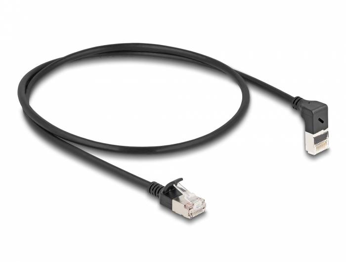 Schwarzes Ethernet-Kabel mit zwei RJ45-Steckern auf weißem Hintergrund.