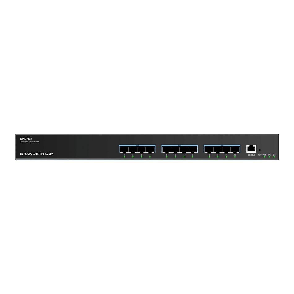 Vorderansicht eines Grandstream GWN7832 Netzwerk-Switches mit mehreren Ethernet-Anschlüssen und Status-LEDs auf einer schwarzen Rack-Mount-Blende.