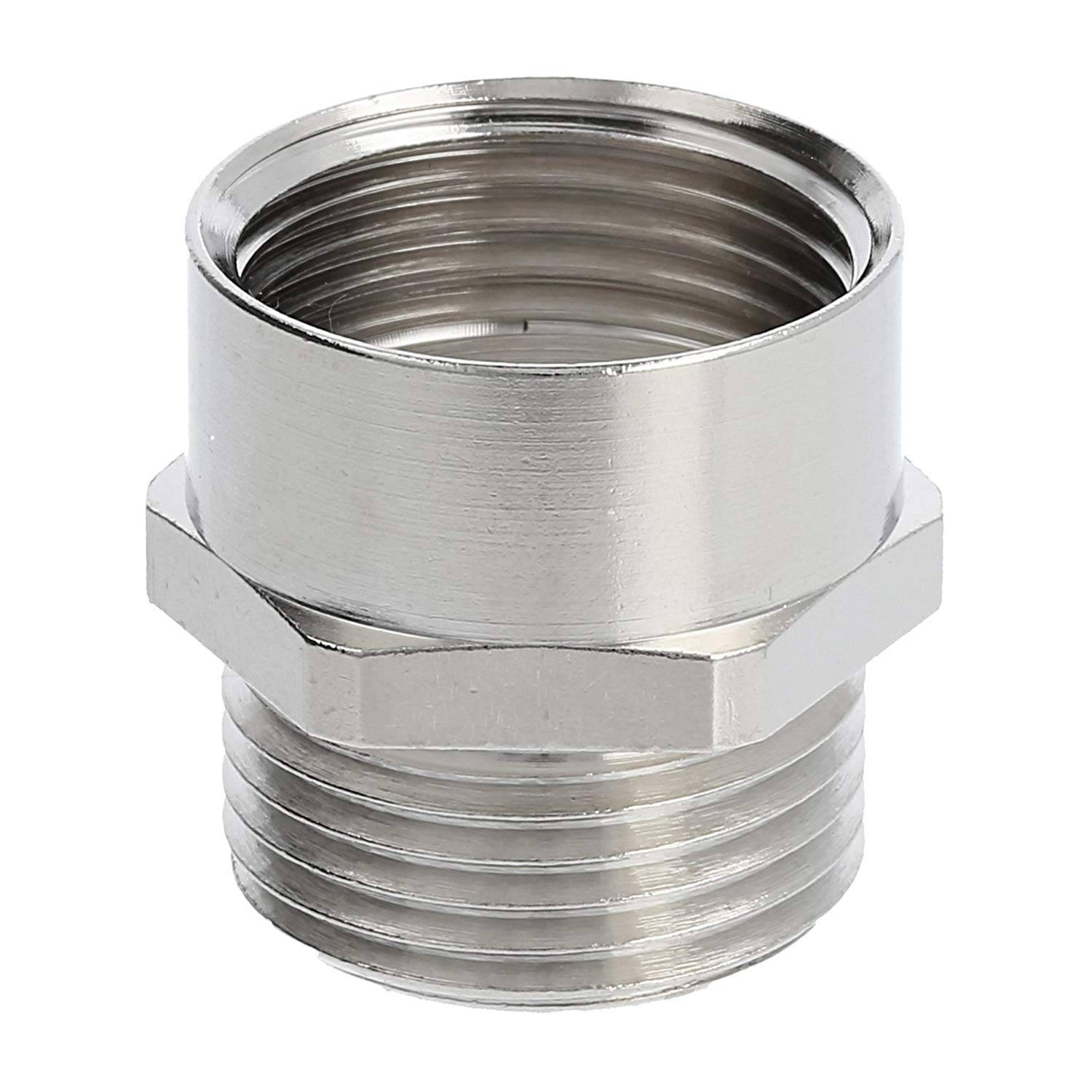Eine Nahaufnahme eines metallischen Gewindeadapters, der seine zylindrische Form und reflektierende Oberfläche zeigt, wird zum Verbinden von Rohren oder Schläuchen verwendet.