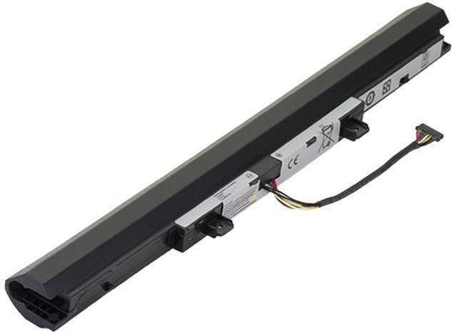 Ein rechteckiger Laptop-Akku mit sichtbarem Kabelstecker, elektronischen Warnsymbolen und Etiketten mit Produktspezifikationen in mehreren Sprachen.
