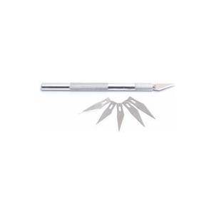 Ein Präzisions-Handwerksmesser mit silbernem Griff und fünf Ersatzklingen, die darunter angeordnet sind.
