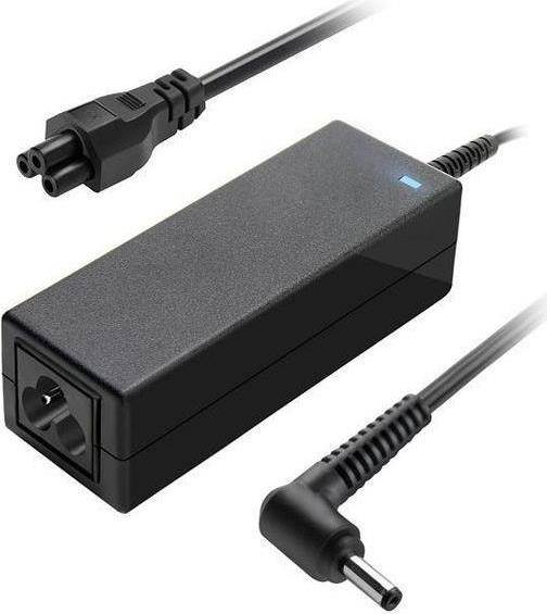 Ein schwarzer Stromadapter mit zwei Kabeln: eines mit einem dreipoligen Stecker und das andere mit einem runden Anschluss, positioniert auf weißem Hintergrund.