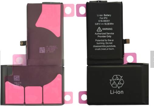 Zwei Lithium-Ionen-Batterien mit Textbeschriftung, Warnsymbolen und QR-Code; für das Modell iPX verwendet. Warnung vor Zerlegung oder Hitze.