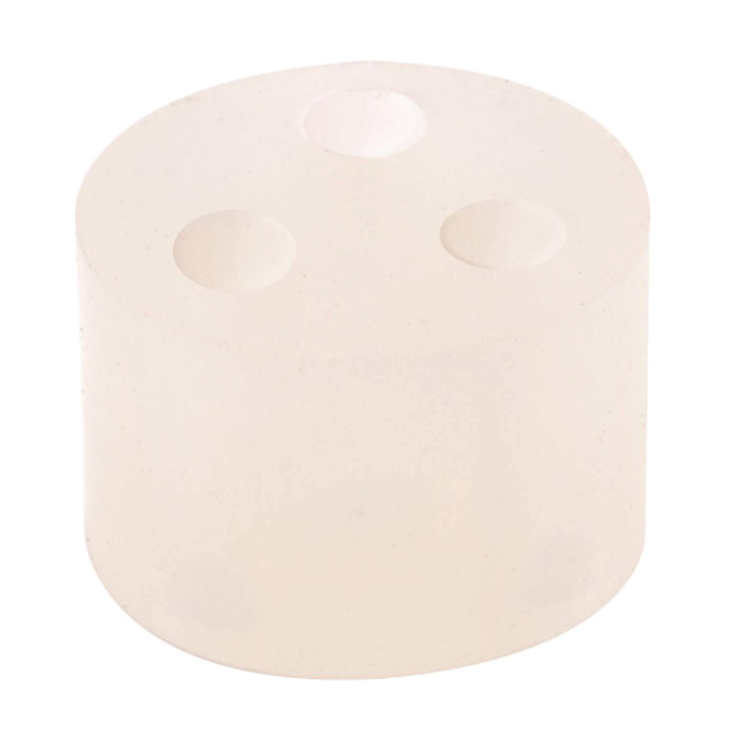 „Drei Metallzylinderstöpsel mit geschlitzten Oberseiten, entworfen für Rohrverbindungen, auf weißem Hintergrund angeordnet.