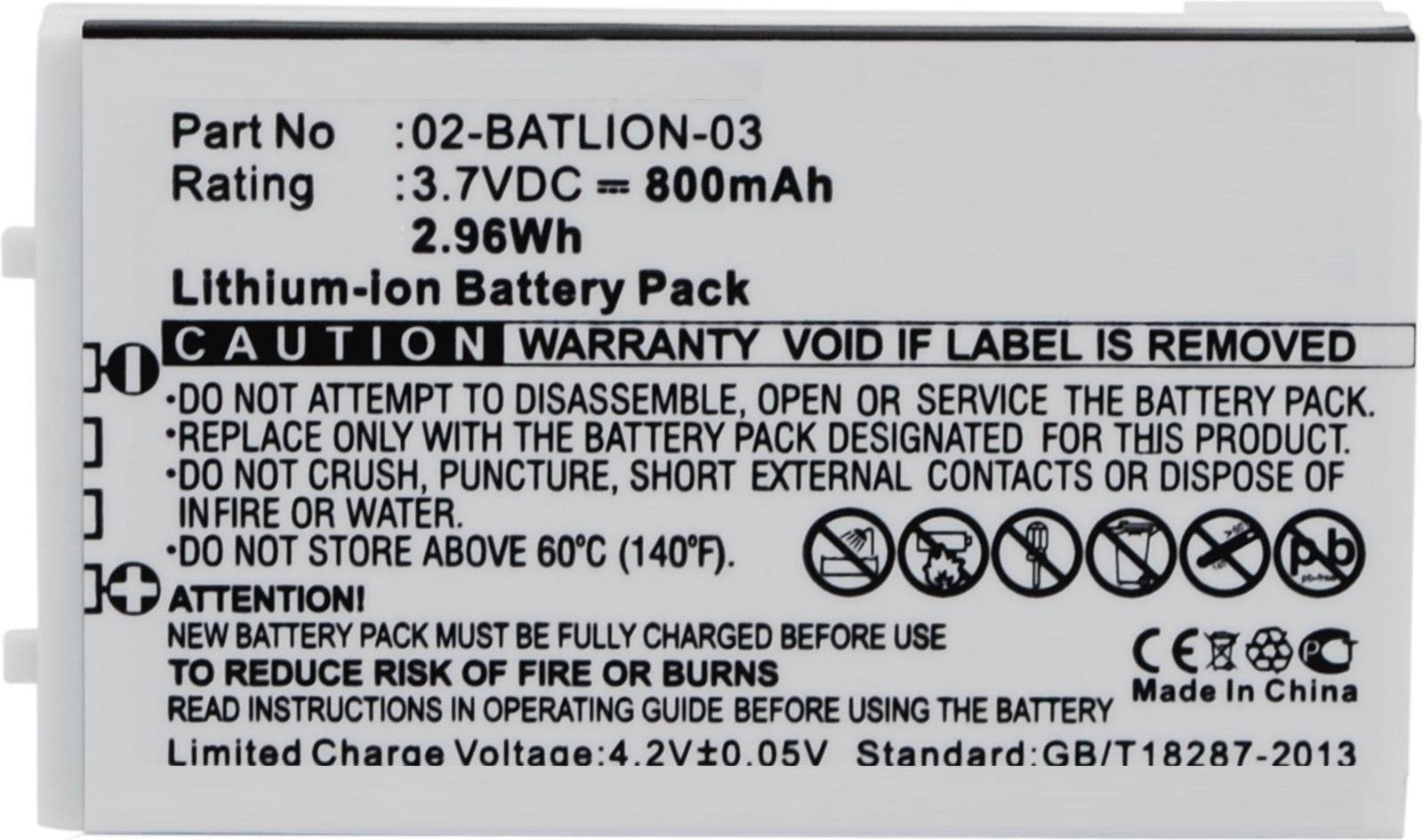 Batteriepaketaufkleber mit Spezifikationen und Warnhinweisen: 3,7V, 800mAh, 2,96Wh. Hebt die Risiken von Demontage und Brandbelastung hervor.
