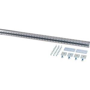 Aluminium-Kanal mit verschiedenem Befestigungszubehör und Platten, entwickelt für modulare Konstruktions- und Montageanwendungen.