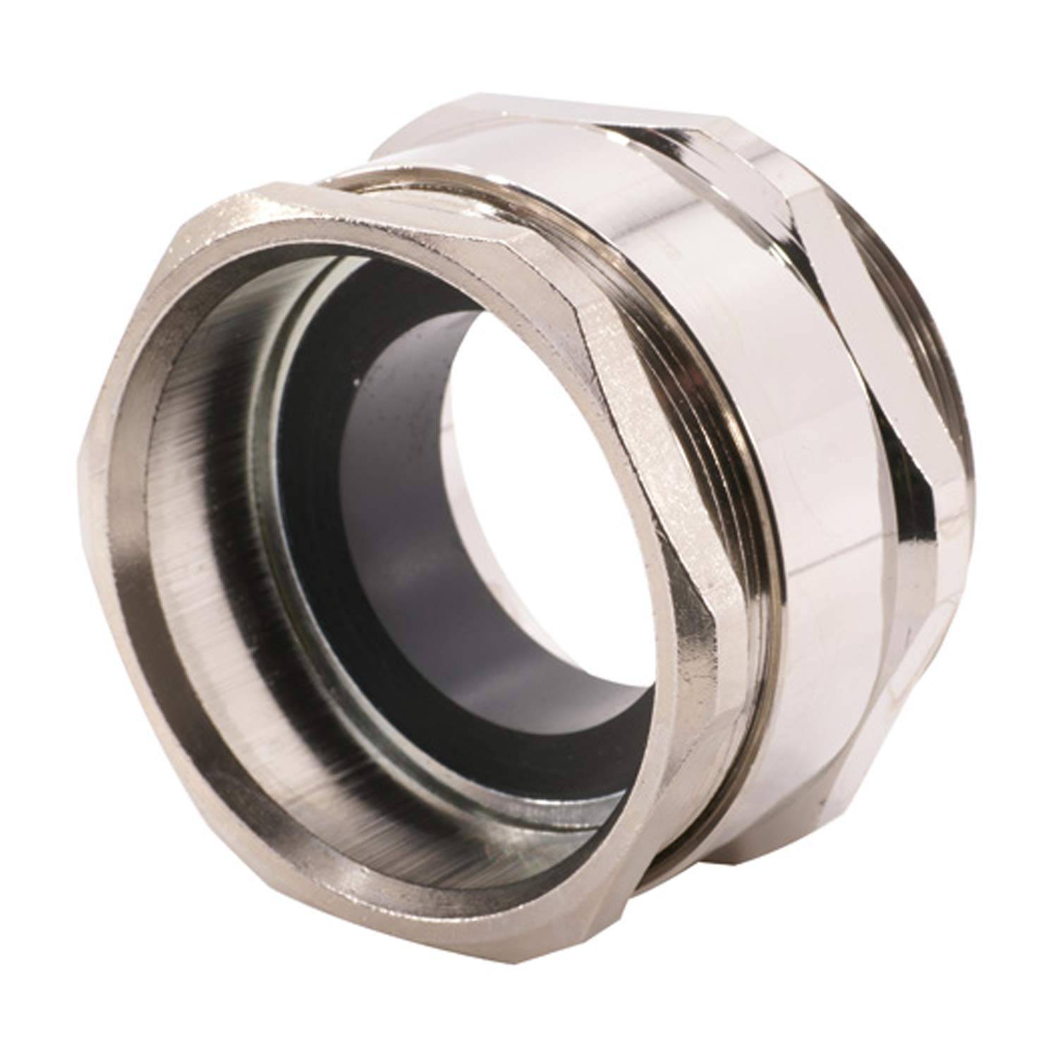 Eine Nahaufnahme eines glänzenden Metallkabelschraubverschlusses in sechseckiger Form, der zum Sichern von Kabeln sowie zur Isolierung und Erdung konzipiert ist.