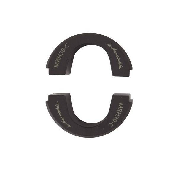 Zwei halbkreisförmige schwarze Magnetkerne mit der Bezeichnung 'MRH30 C', so positioniert, dass sie einen Kreis bilden, wenn sie zusammengesetzt werden.