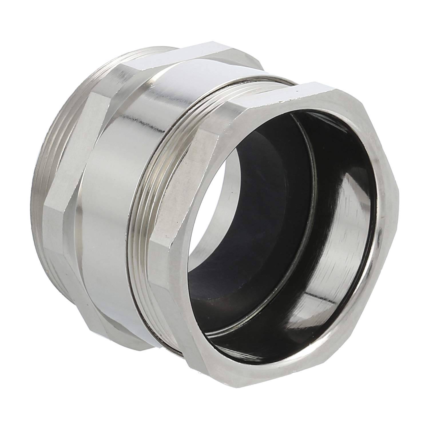 Ein silberner metallischer Verbindungsrohr mit Gewindeenden, verwendet für Sanitär- oder mechanische Anwendungen, vor einem einfarbigen weißen Hintergrund.