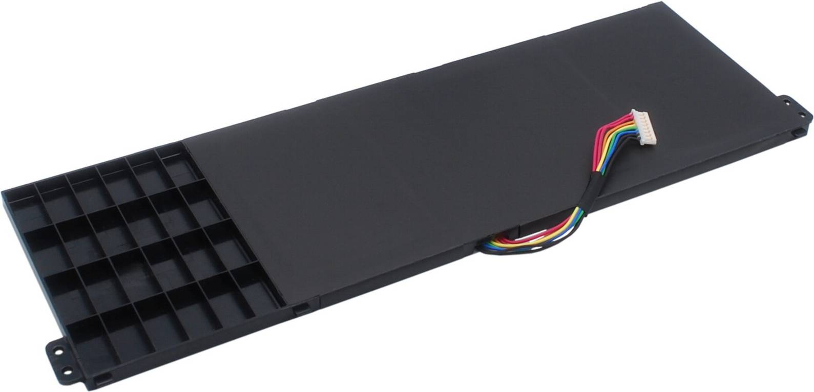 Ein flaches rechteckiges Batterie-Pack mit farbigen Drähten, die von einer Seite herausragen und anzeigen, dass es anschlussbereit ist.