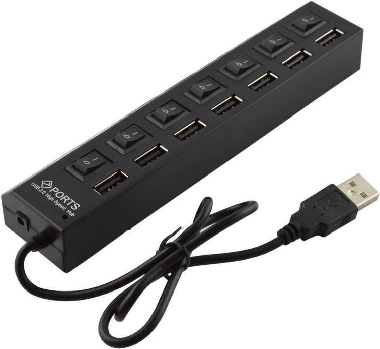 Ein schwarzer USB-Hub mit sieben Anschlüssen, jeweils mit einem individuellen Schalter, und einem angeschlossenen USB-Kabel.