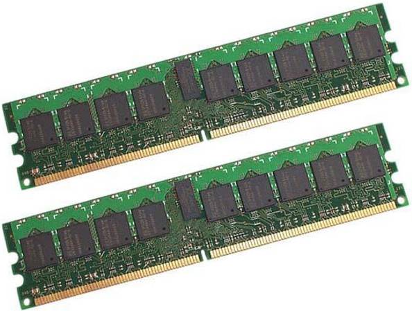 Zwei grüne RAM-Speicher mit goldenen Steckverbindern und mehreren schwarzen Speicherchips, die auf jedem Speichermodul angeordnet sind.