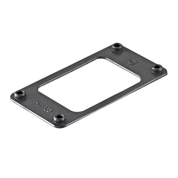 Eine rechteckige Metallhalterung mit vier Befestigungslöchern an den Ecken, geeignet zum Sichern von Komponenten.