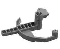 Graue mechanische Klemme oder Halterung mit langem geschlitztem Arm, gebogener Stütze und aufrechtem Befestigungsstift auf weißem Hintergrund.