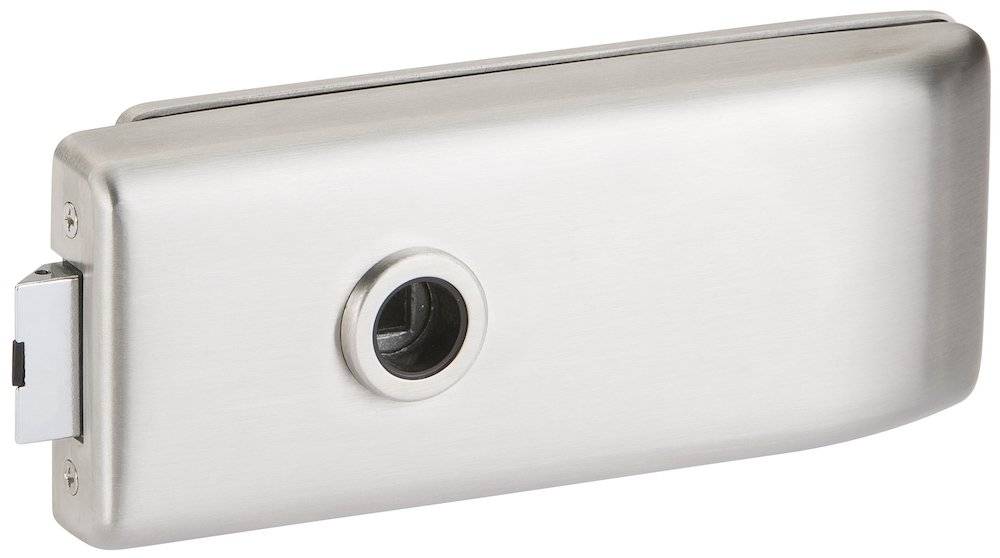 Eine Nahaufnahme einer abgewinkelten silbernen metallischen Oberfläche mit einer kreisförmigen Öffnung und einem schwarzen inneren Ring, möglicherweise Teil eines Werkzeugs oder einer Vorrichtung.