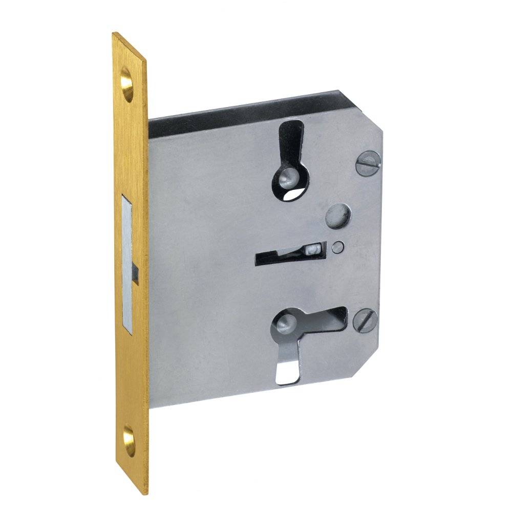 Ein Metall-Steckschloss-Mechanismus mit einer Messingblende, mit sichtbaren Schlüssellöchern und internen Komponenten, verwendet für Türsicherheitsinstallationen.