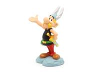 Asterix-Figur, die auf einem Sockel steht, einen Arm hebt und ein Schwert an ihrer Seite hält.