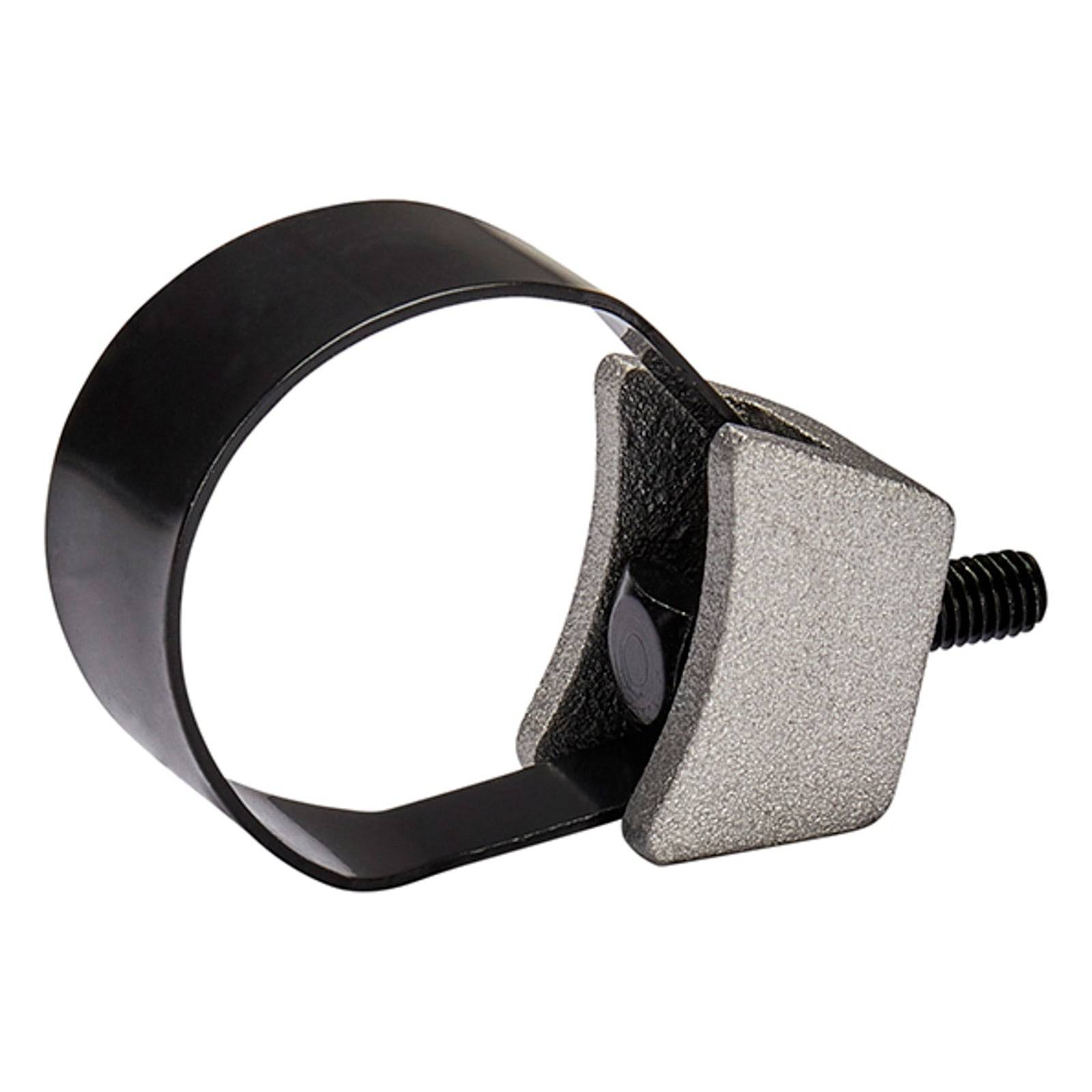 Eine Metallschlauchschelle mit einem schwarzen Rundband und einer strukturierten silbernen Spannschraube, die zum Befestigen von Schläuchen oder Rohren verwendet wird.