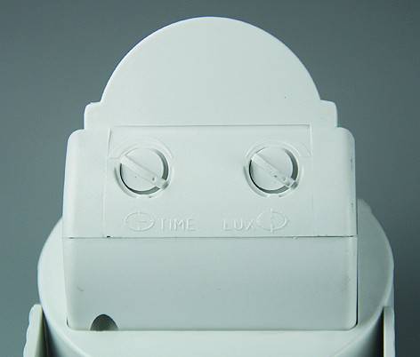 ChiliTec 19021 Aufputz Bewegungsmelder "CBM" 180° IP44, 1-1000W, 3-Draht, weiß